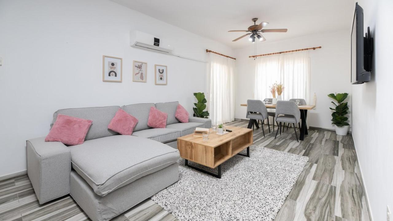 Beautiful Apartment In Harbour Paphos, Central & Close To Beach Экстерьер фото